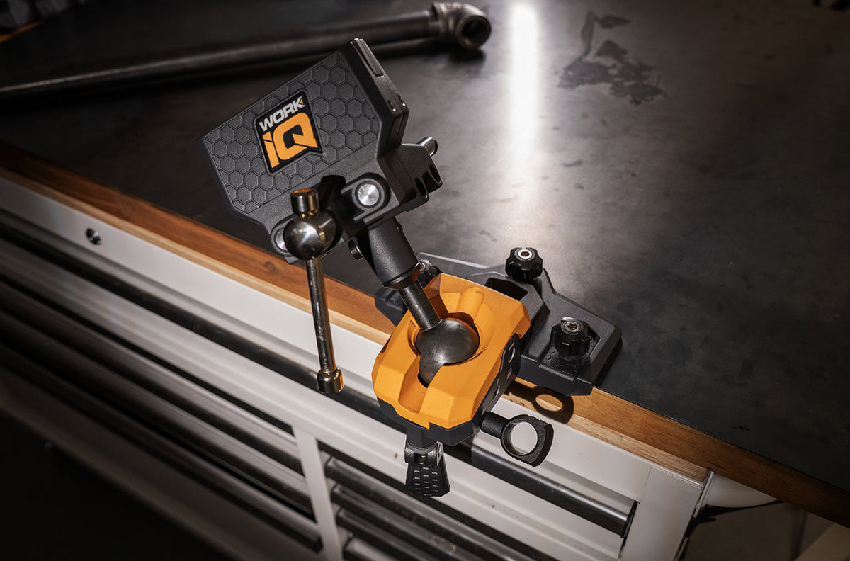 How Jewelers and 3D Print Finishers Hold Small Parts Safely